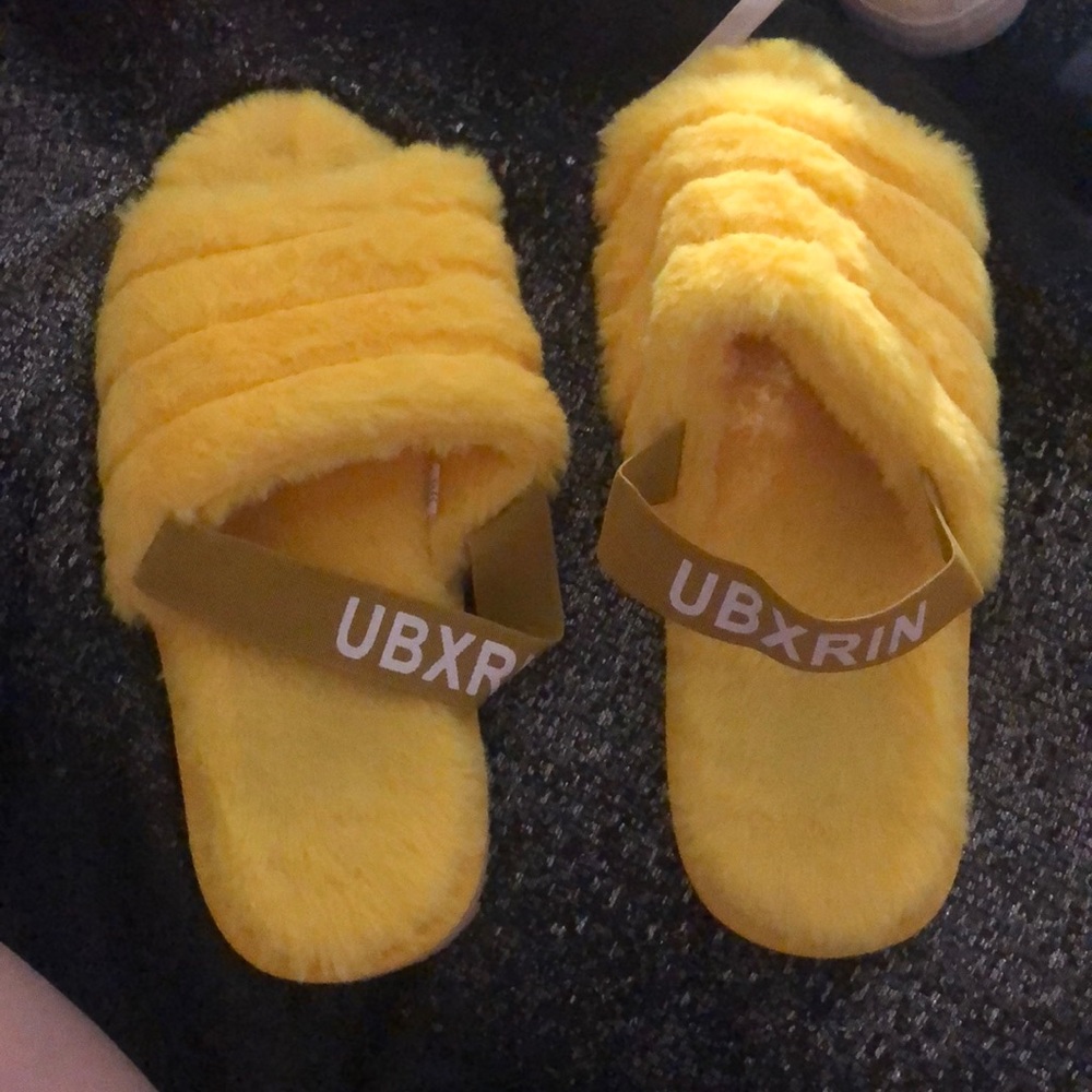 Fashion nova Slippers